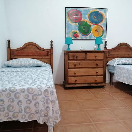 Habitacion En Un Bajo 2 Camas Individual Casa Compartida Abades  Exteriér fotografie